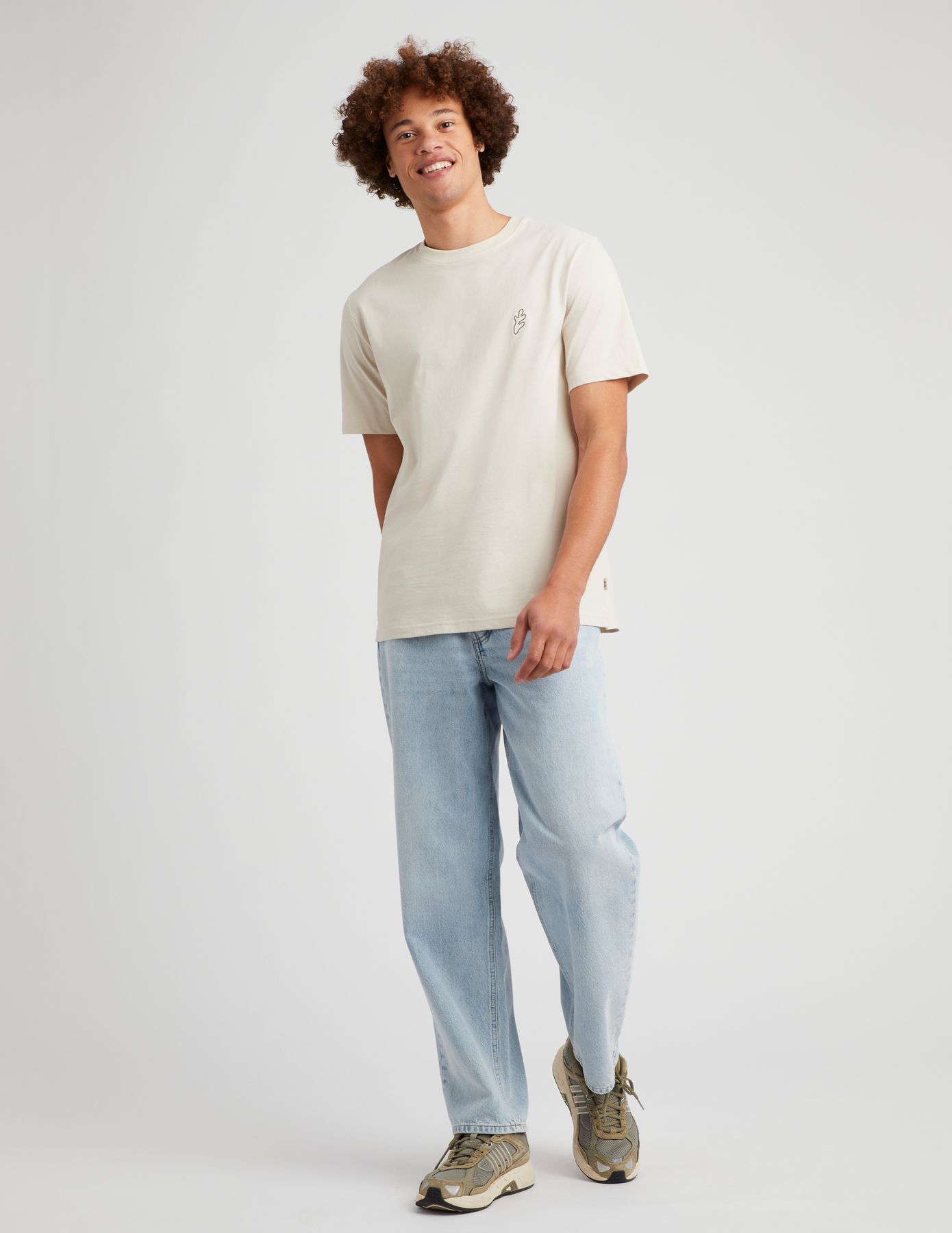 T-shirt broderie poitrine