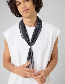Foulard fin