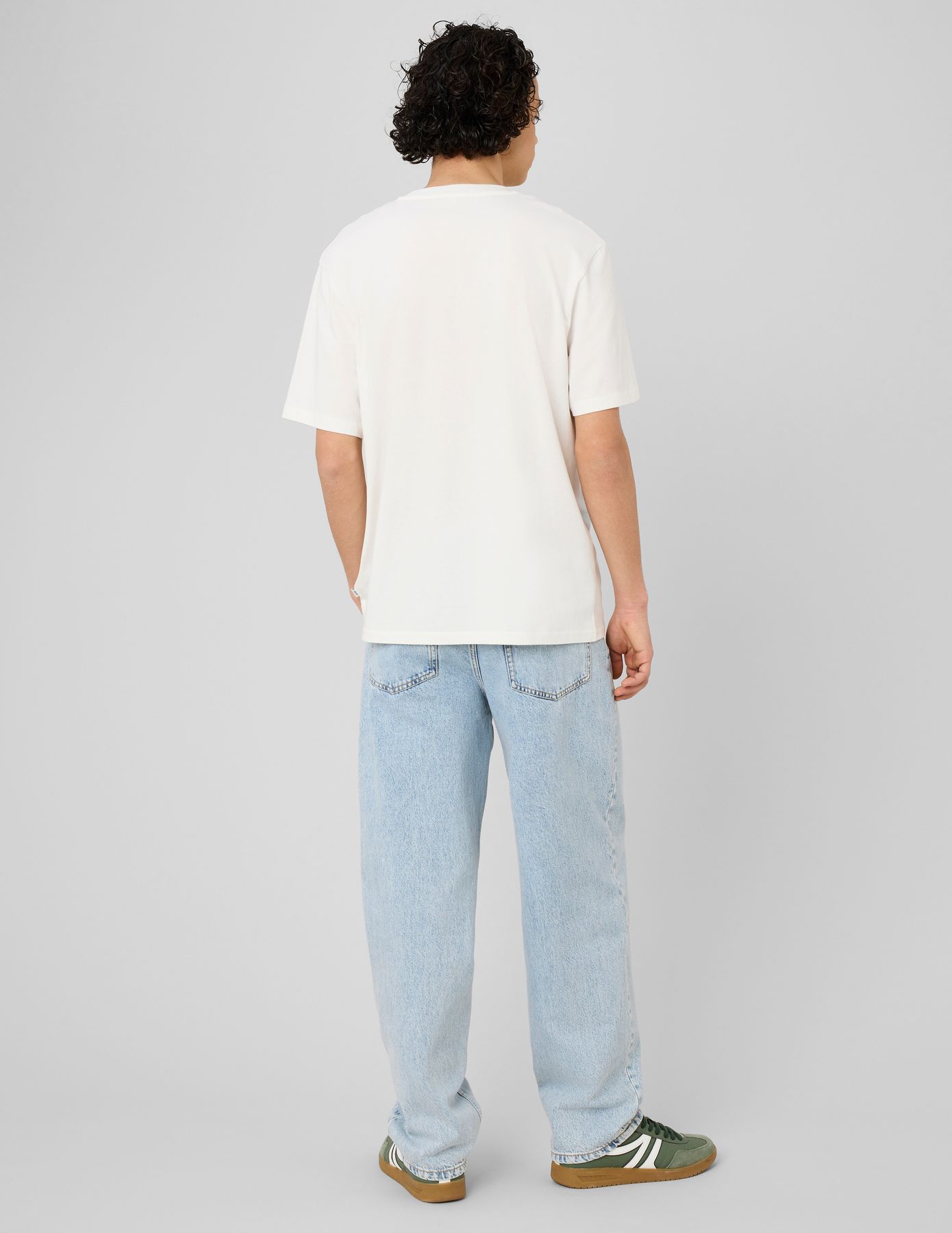 T-shirt broderie poitrine