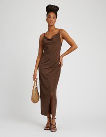 Robe longue col bénitier