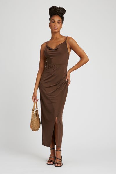 Robe longue col bénitier