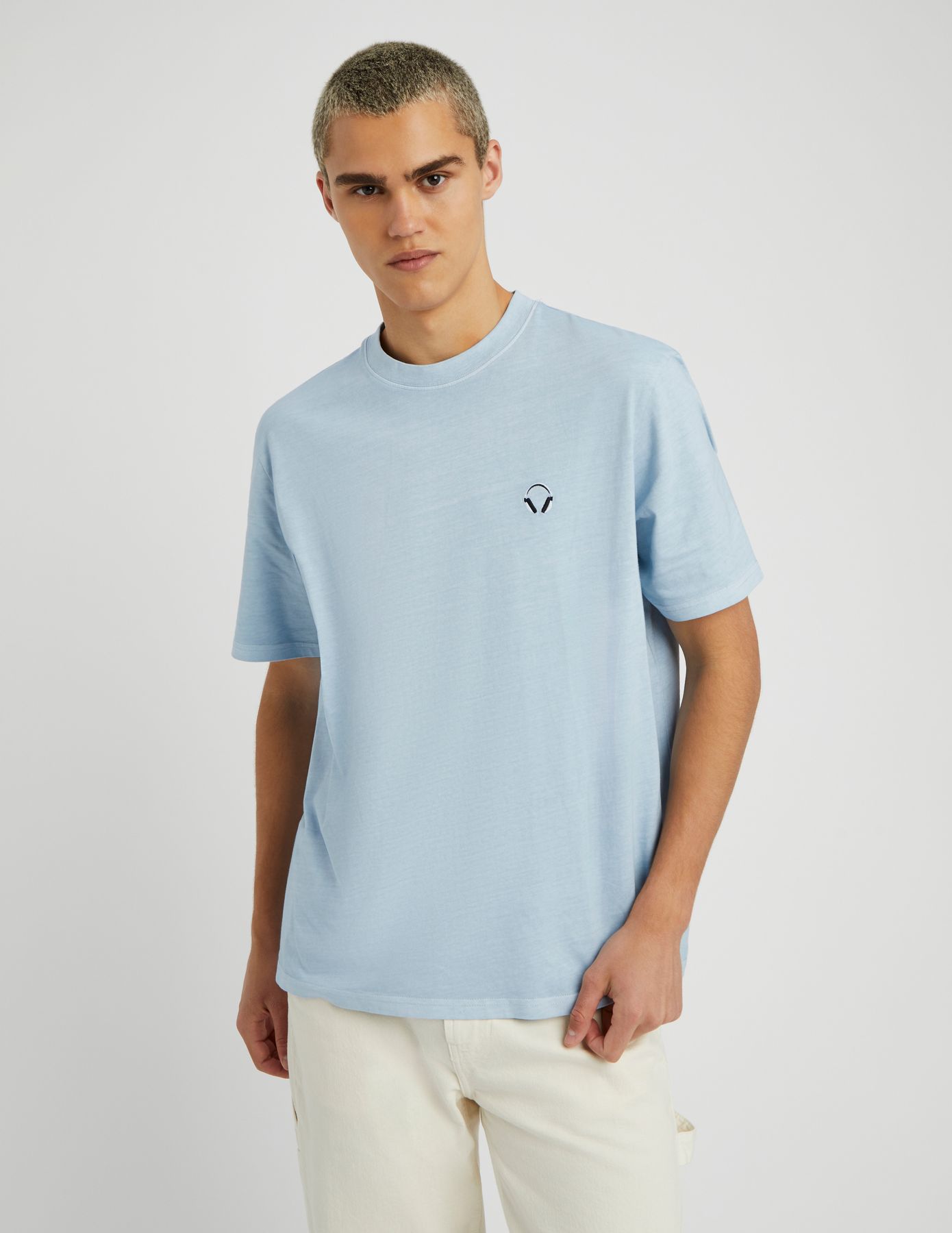 T-shirt lourd d&eacute;lav&eacute; brod&eacute;