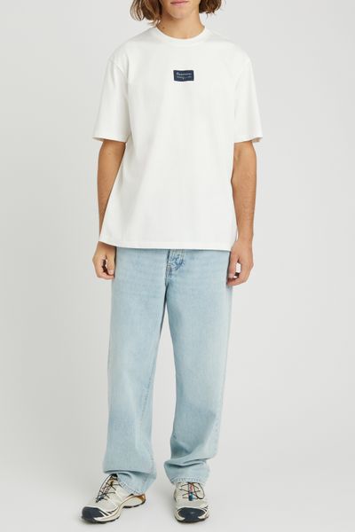 T-shirt &eacute;tiquette centr&eacute;e