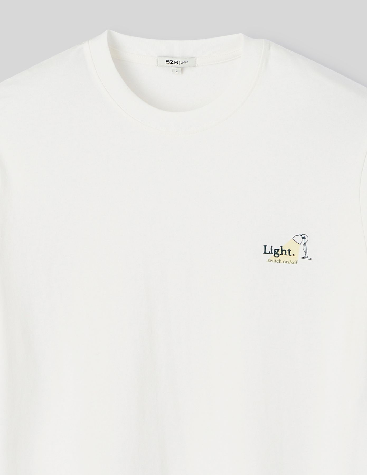 T-shirt broderie poitrine