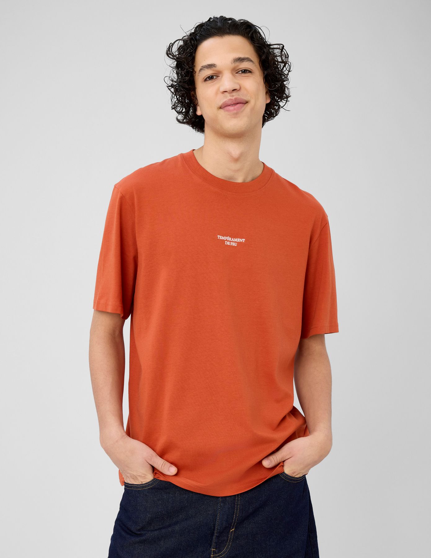 T-shirt broderie poitrine