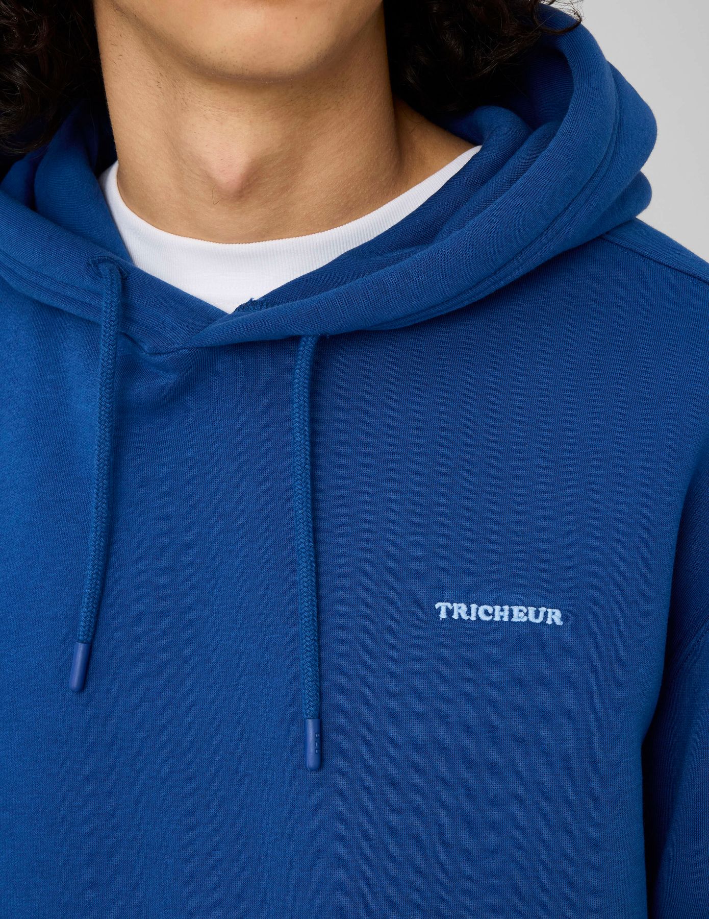Sweat borderie poitrine