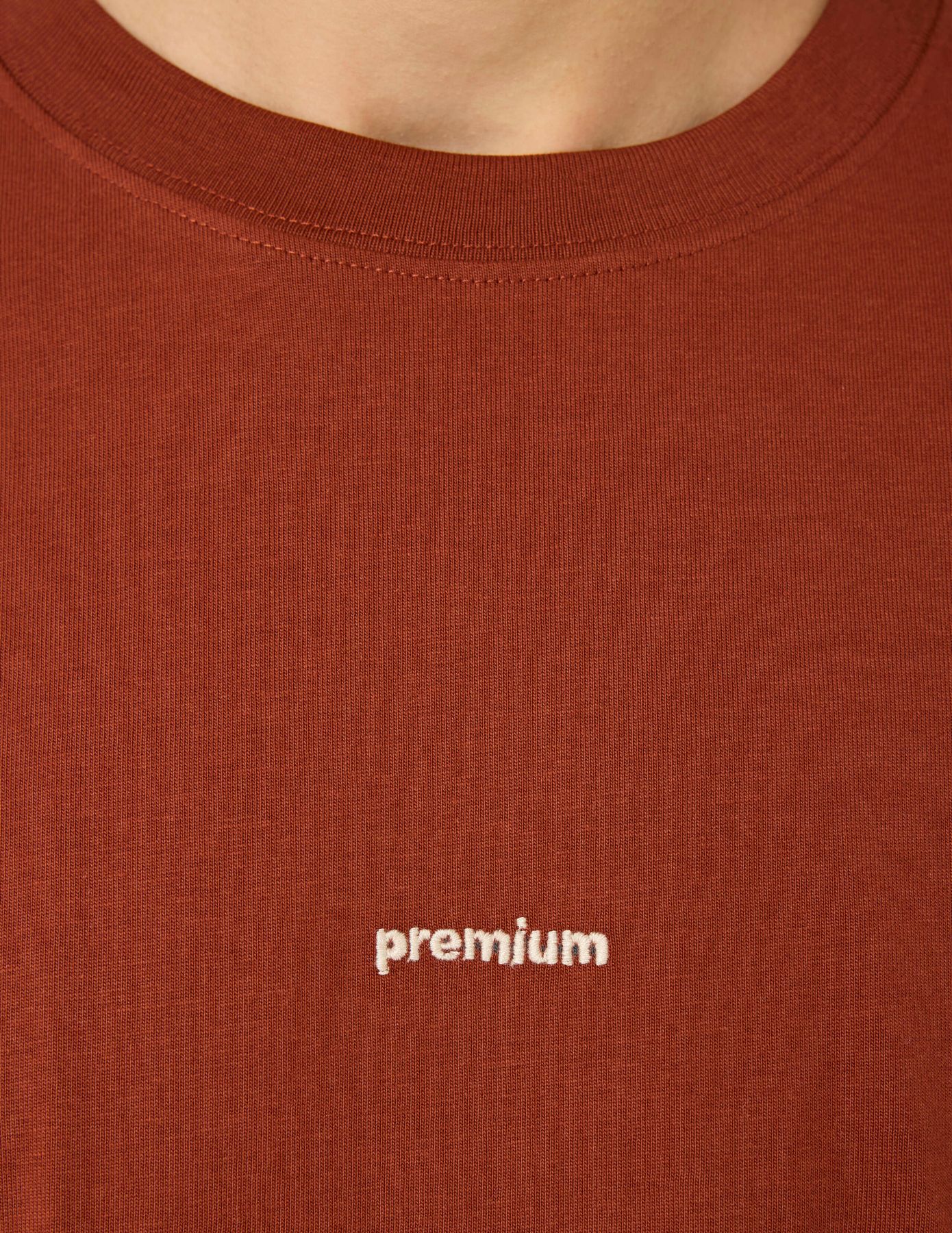 T-shirt broderie poitrine