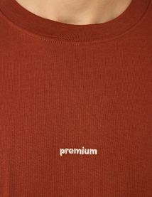 T-shirt broderie poitrine