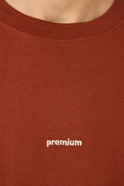 T-shirt broderie poitrine