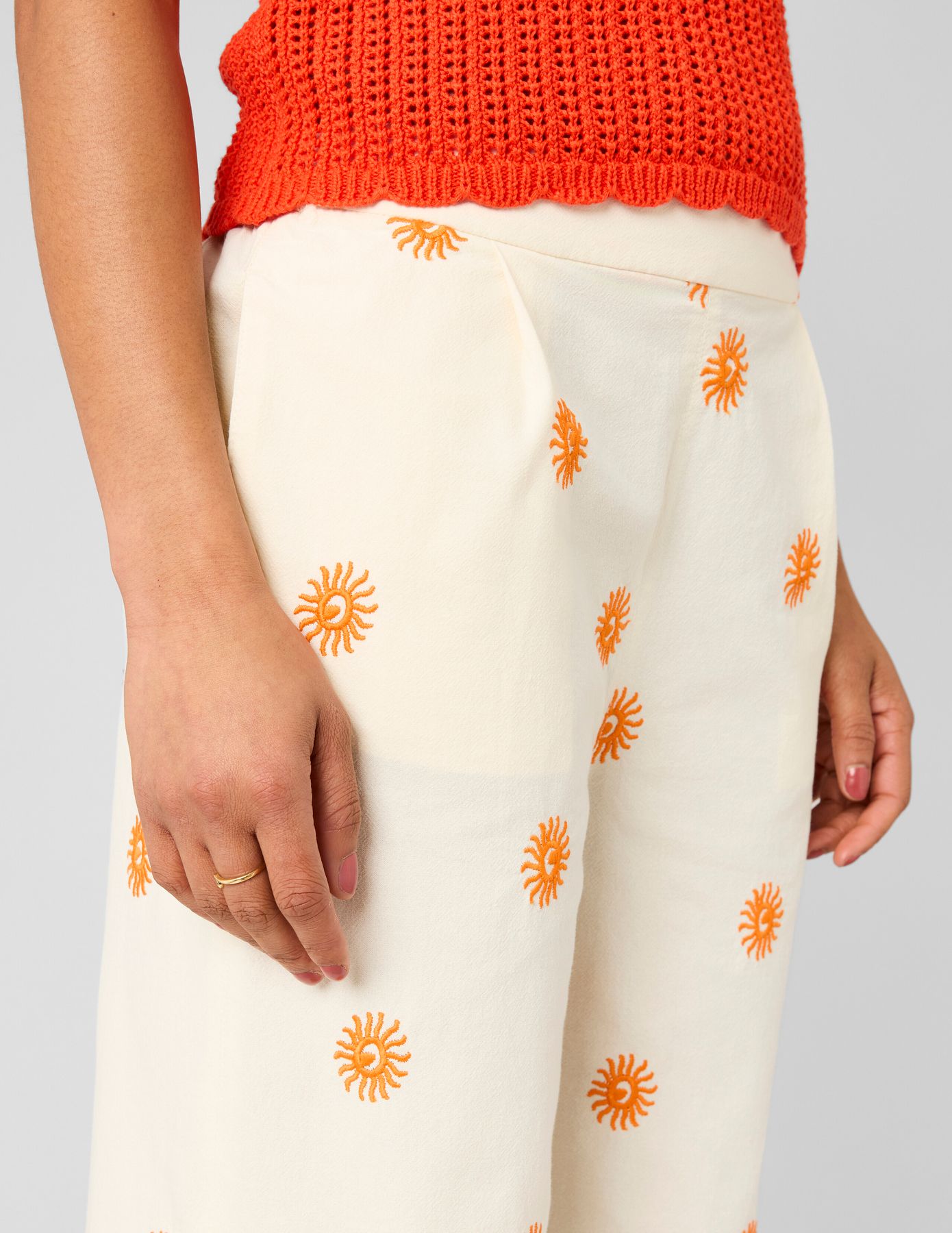 Pantalon brod&eacute;