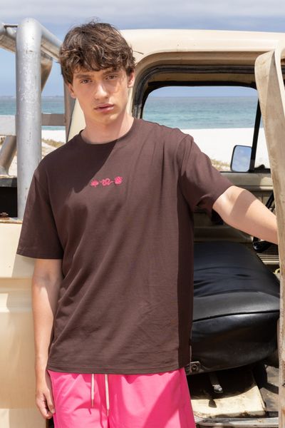 T-shirt broderie poitrine