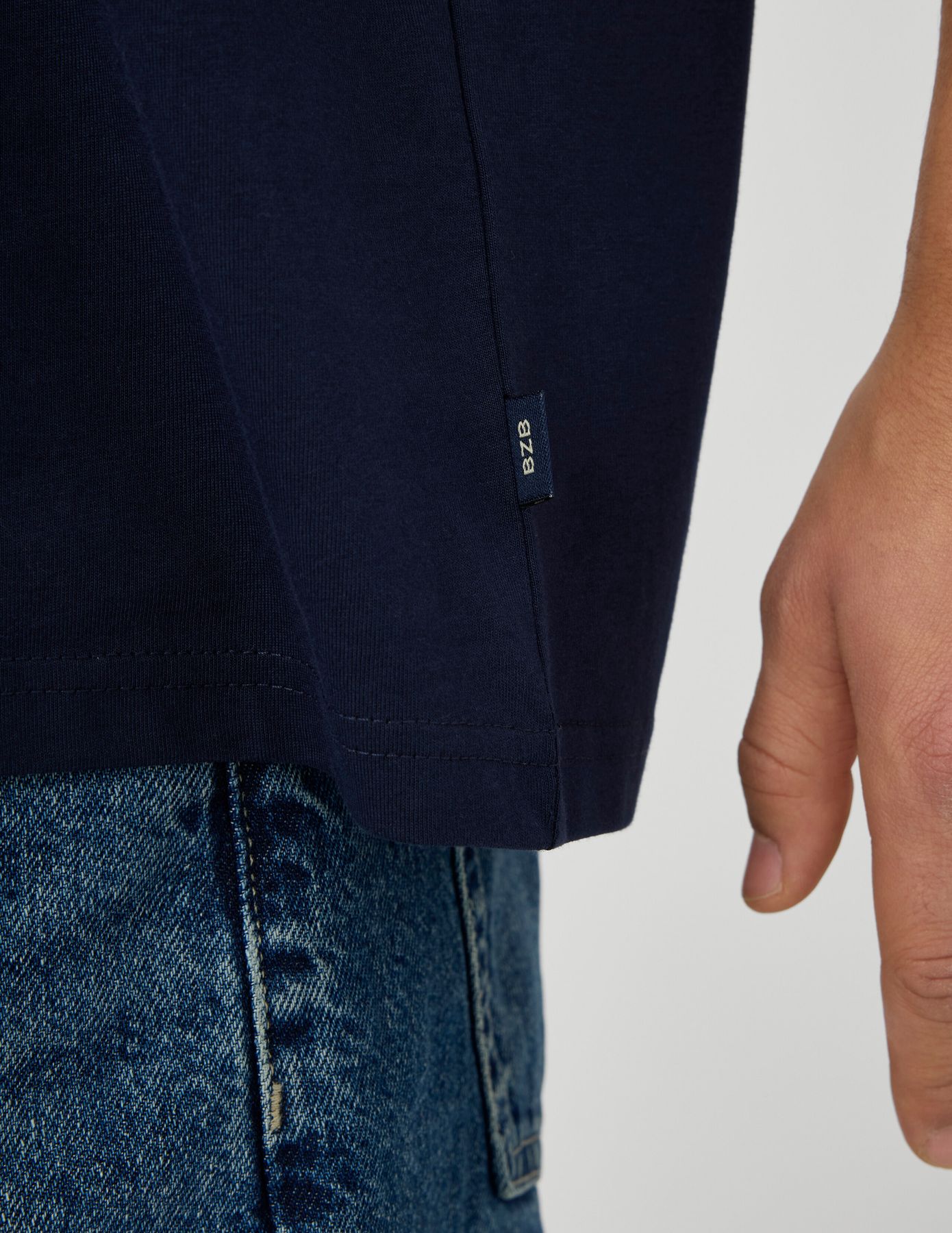 T-shirt broderie poitrine