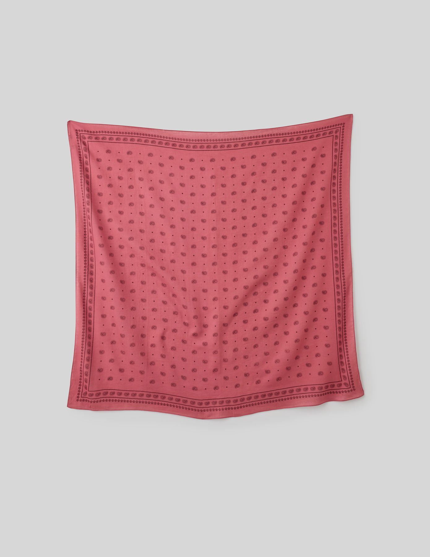 Foulard carr&eacute; imprim&eacute;