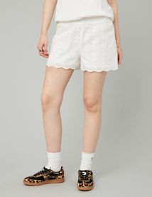 Short broderie anglaise