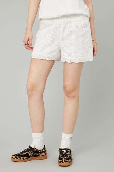 Short broderie anglaise