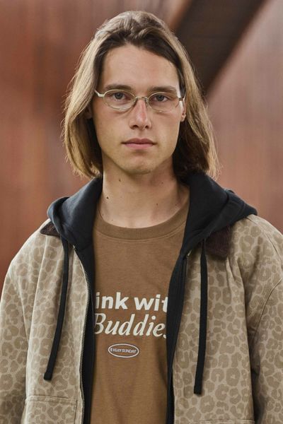 T-shirt imprim&eacute; et brod&eacute;