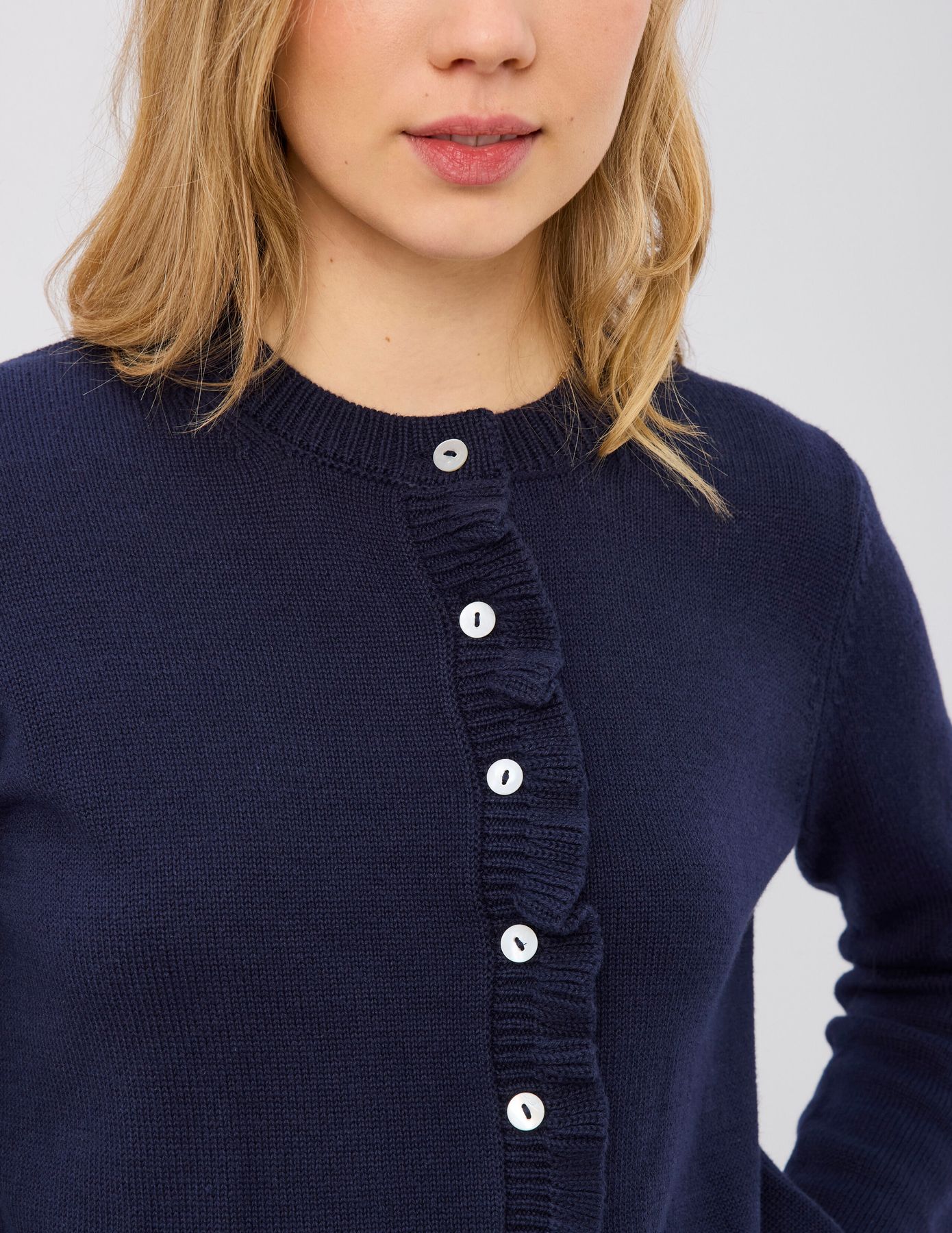 Gilet boutonn&eacute; &agrave; volants