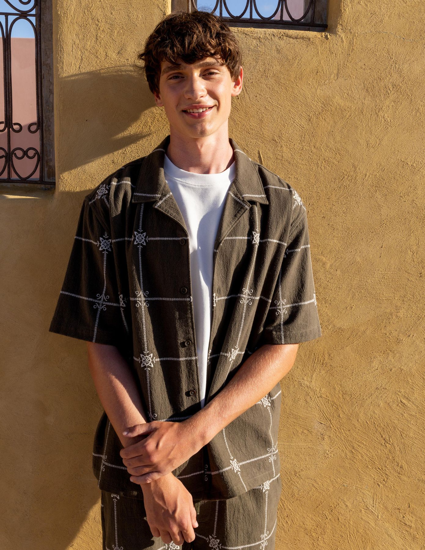 Chemise manches courtes brod&eacute;e