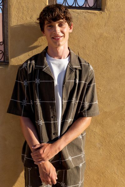 Chemise manches courtes brod&eacute;e