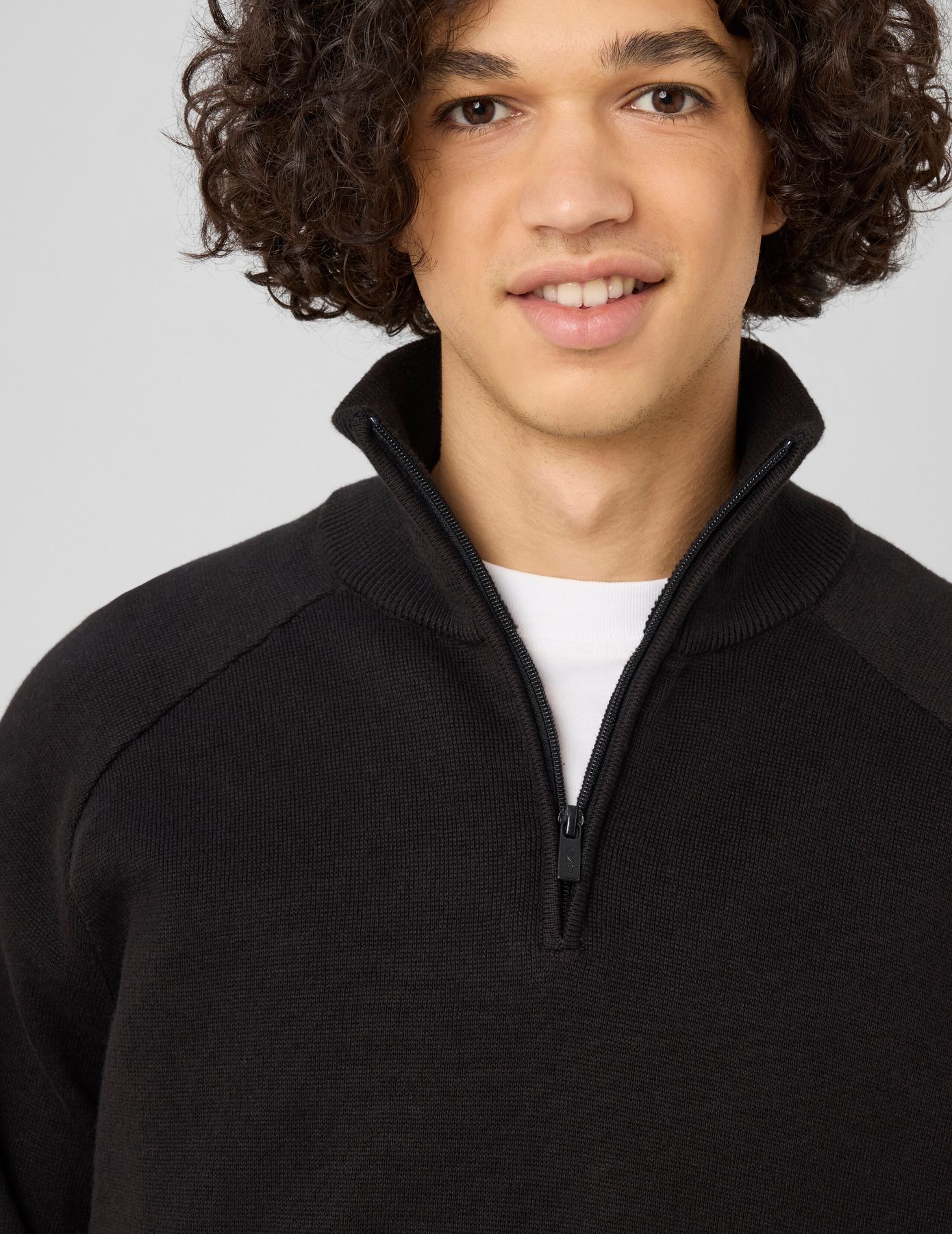 Pull col montant zipp&eacute;