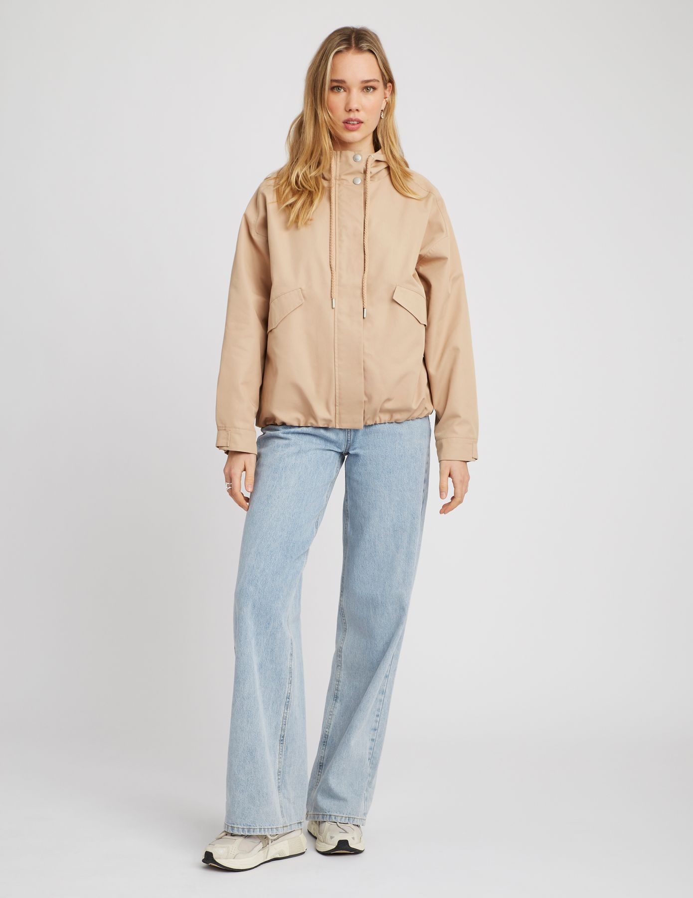 Blouson court à capuche