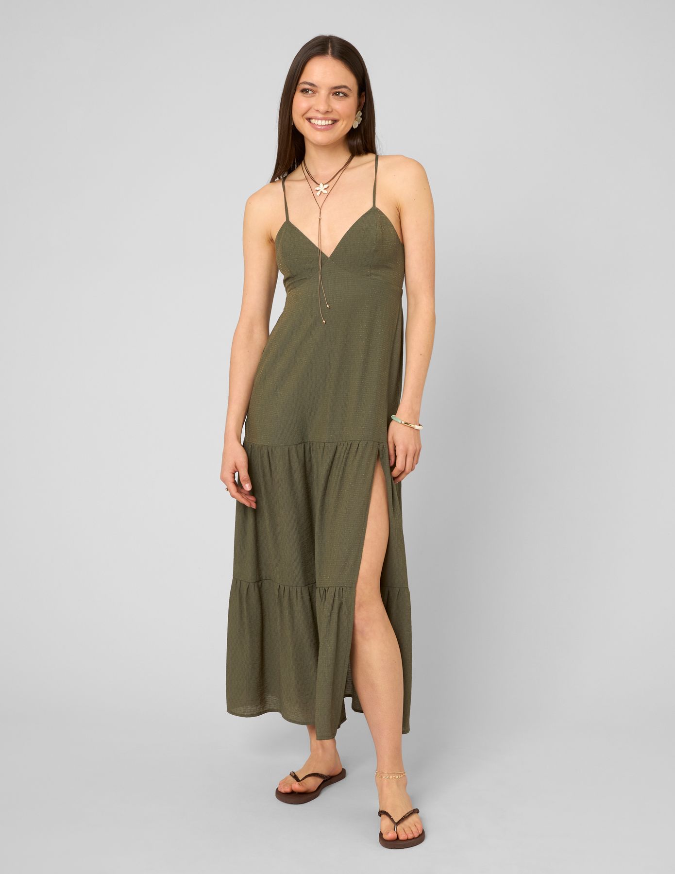 Robe longue &agrave; d&eacute;coupes dans le dos