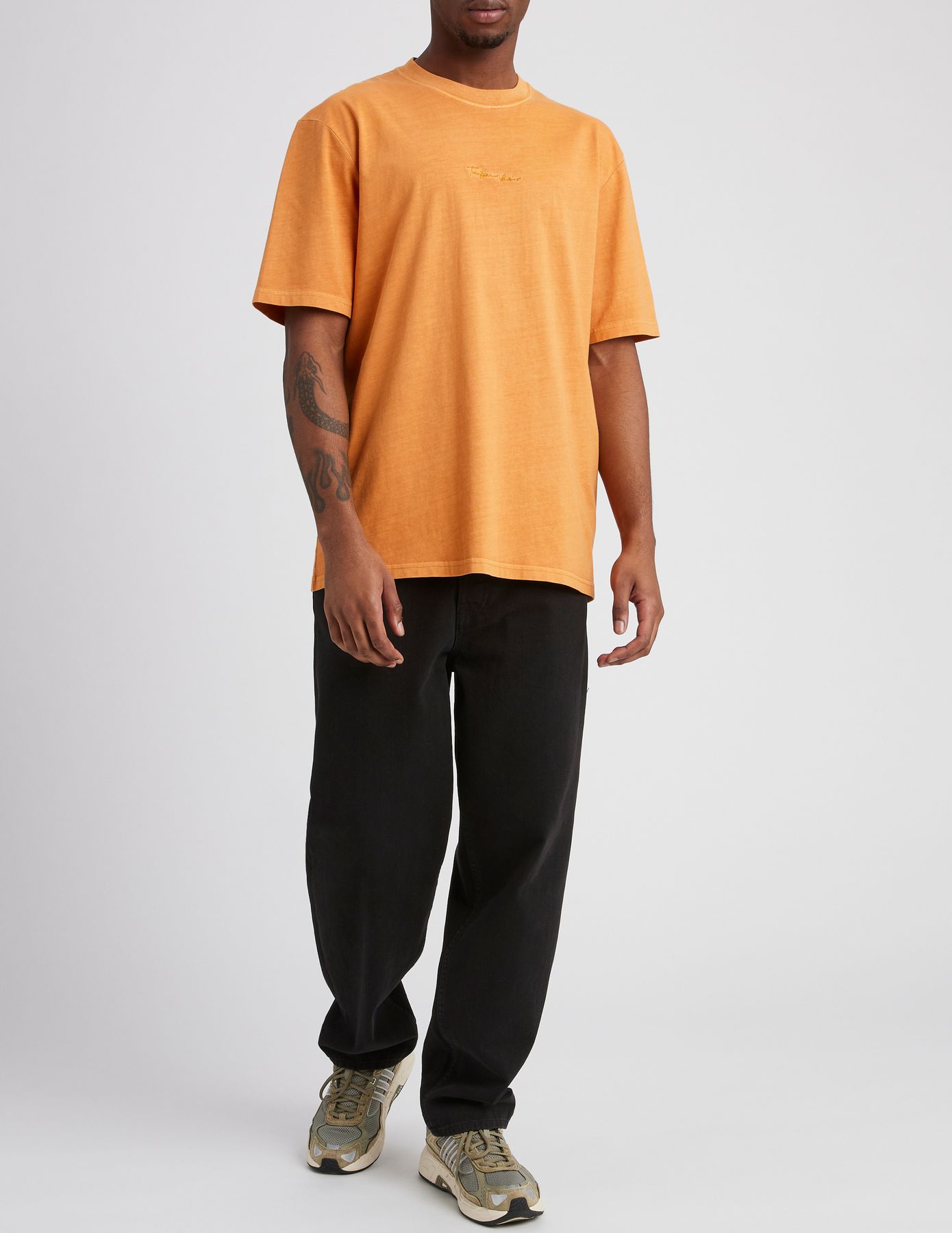 T-shirt message teint en pi&egrave;ce