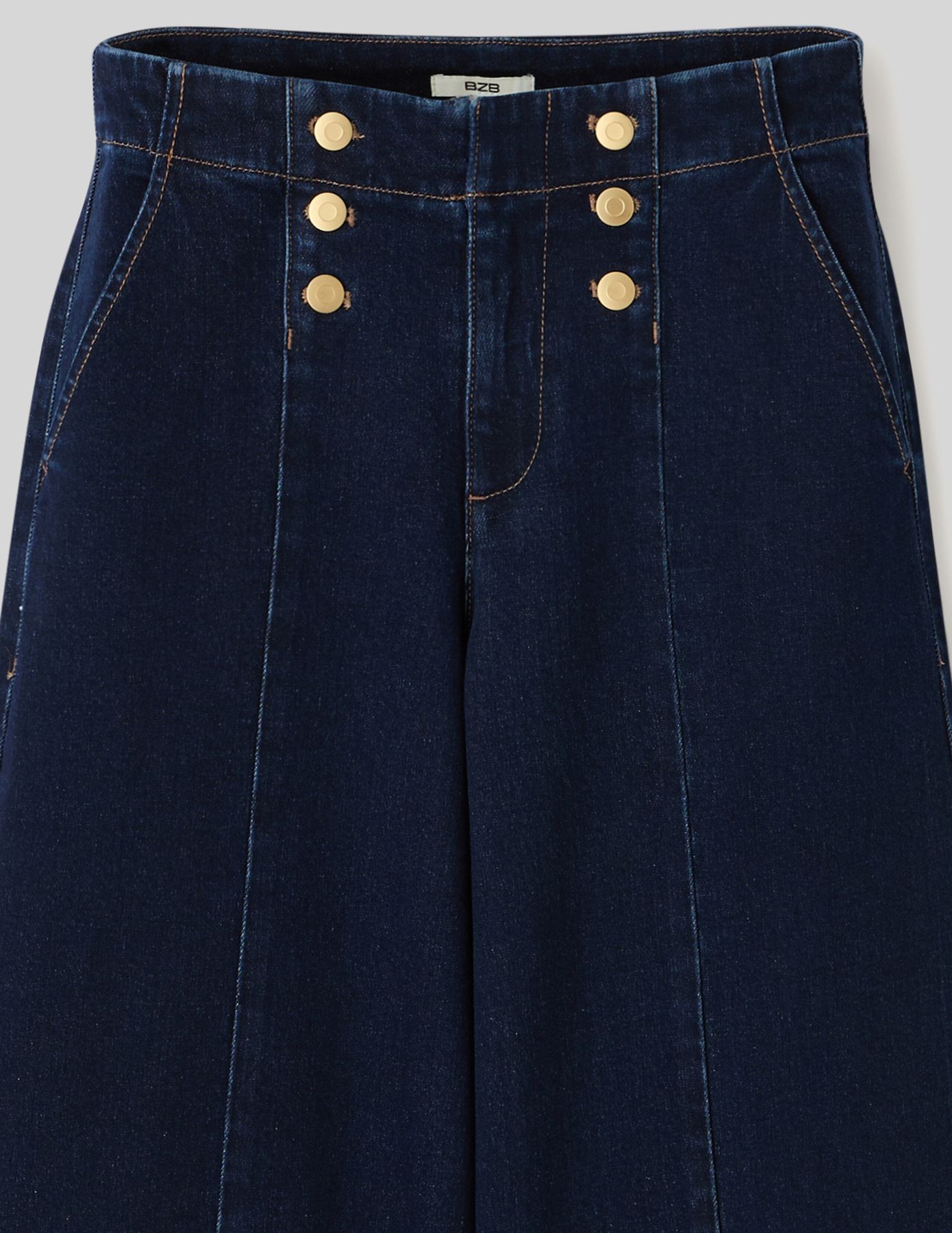 Jean d&eacute;tail boutons dor&eacute;s