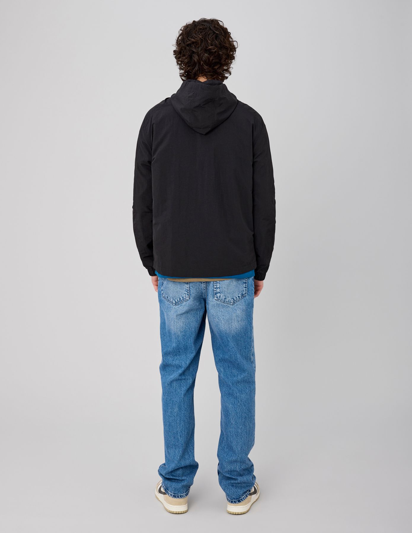 Blouson coup vent &agrave; capuche