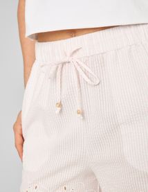 Short ray&eacute; broderie anglaise