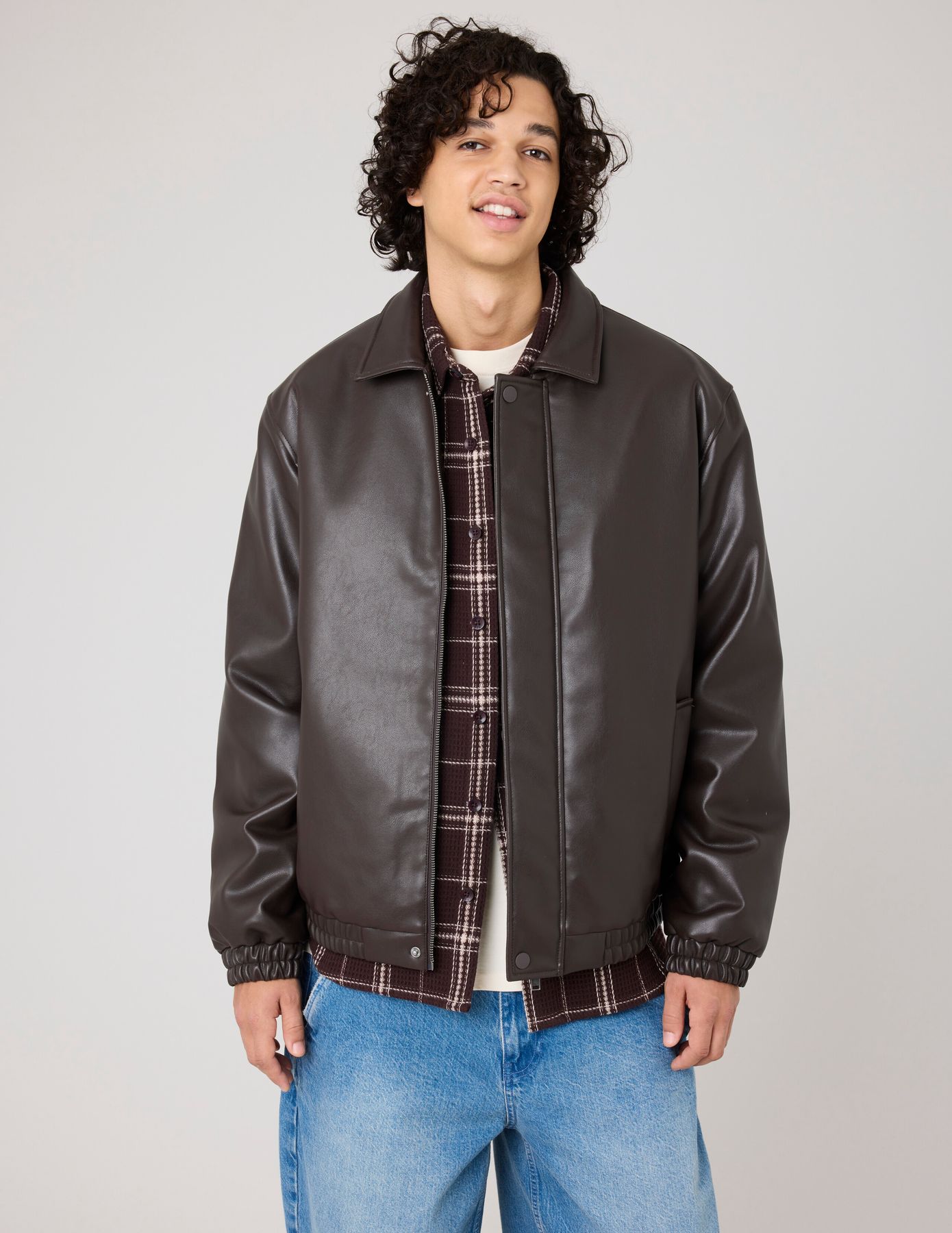 Blouson zippée en tissu enduit