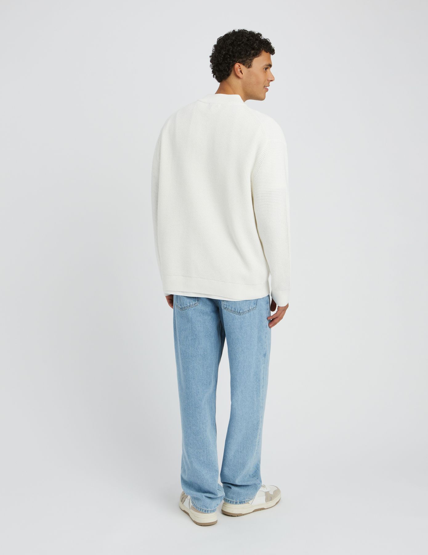 Pull col montant reli&eacute;f&eacute;