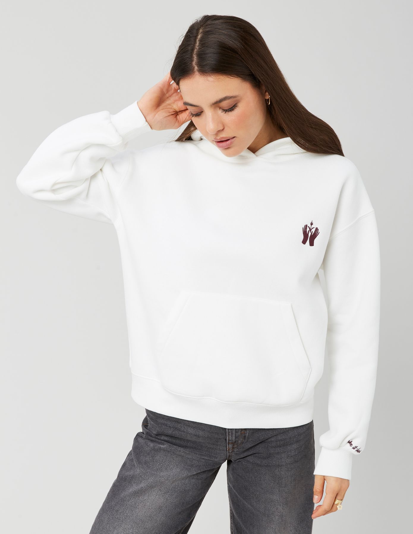 Sweat col capuche broderie poitrine