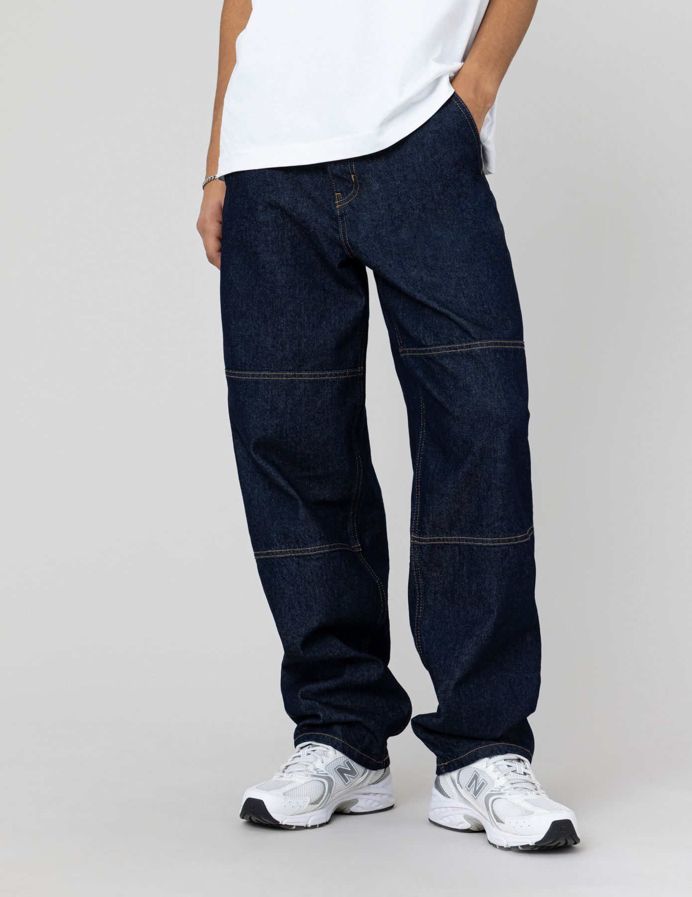 Jean loose à découpes