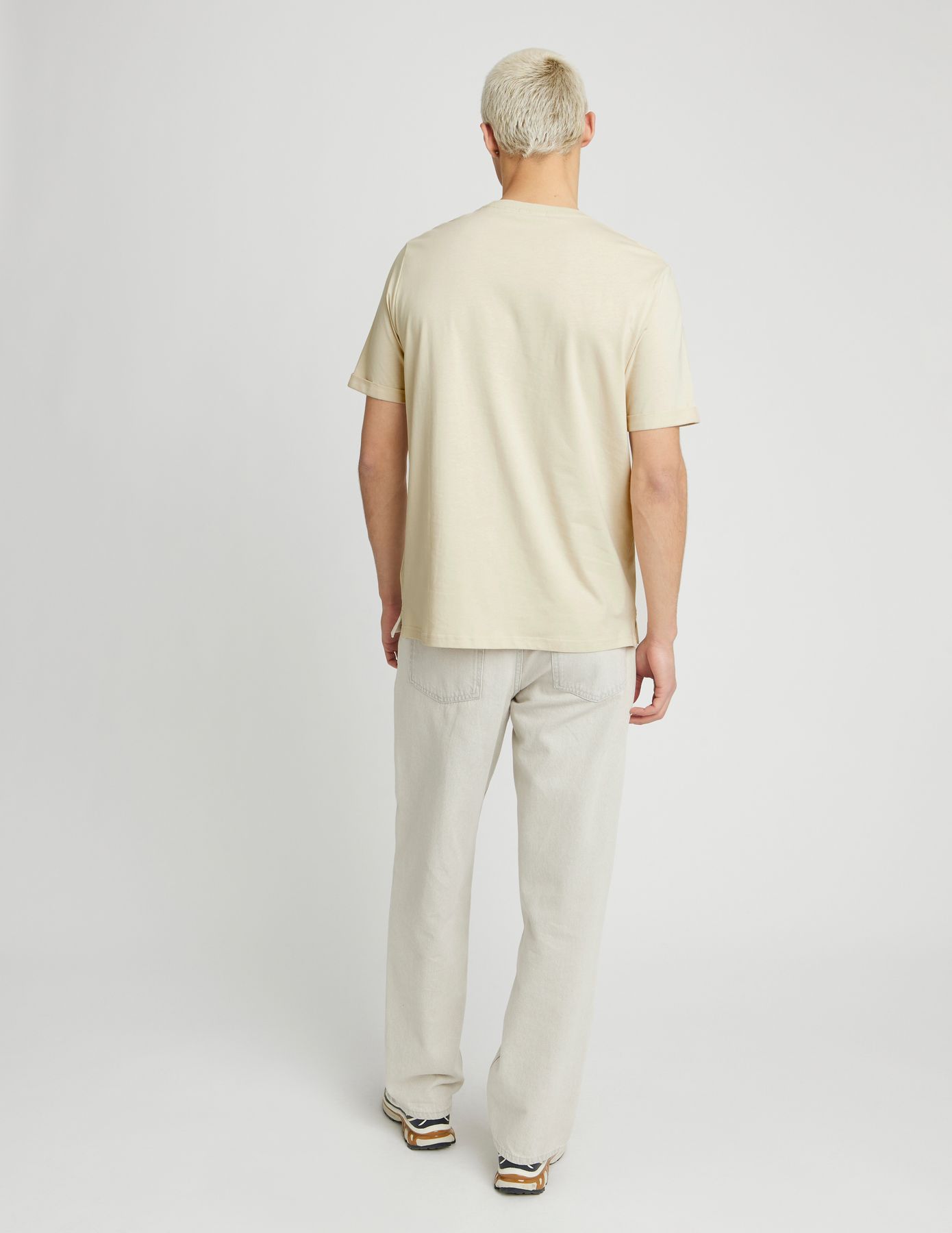 T-shirt broderie poitrine