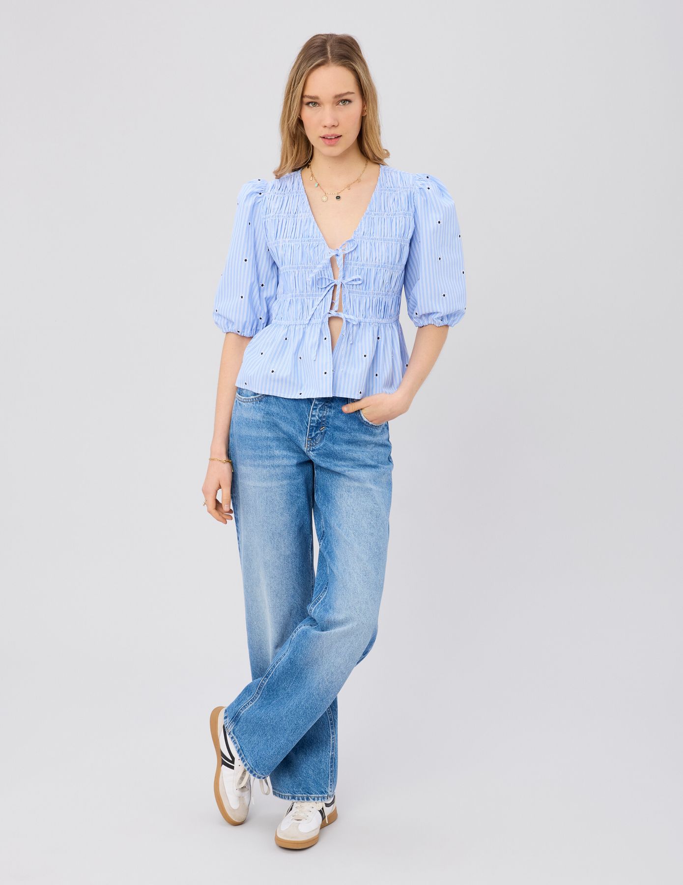 Blouse &agrave; nouer motif ray&eacute;