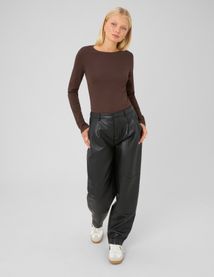 Pantalon en tissu enduit &agrave; pinces