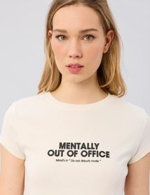 T-shirt baby tee imprim&eacute; poitrine