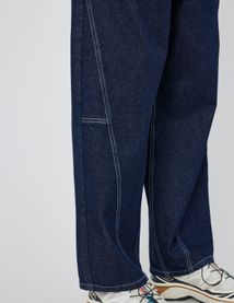 Jean skater &agrave; d&eacute;coupes