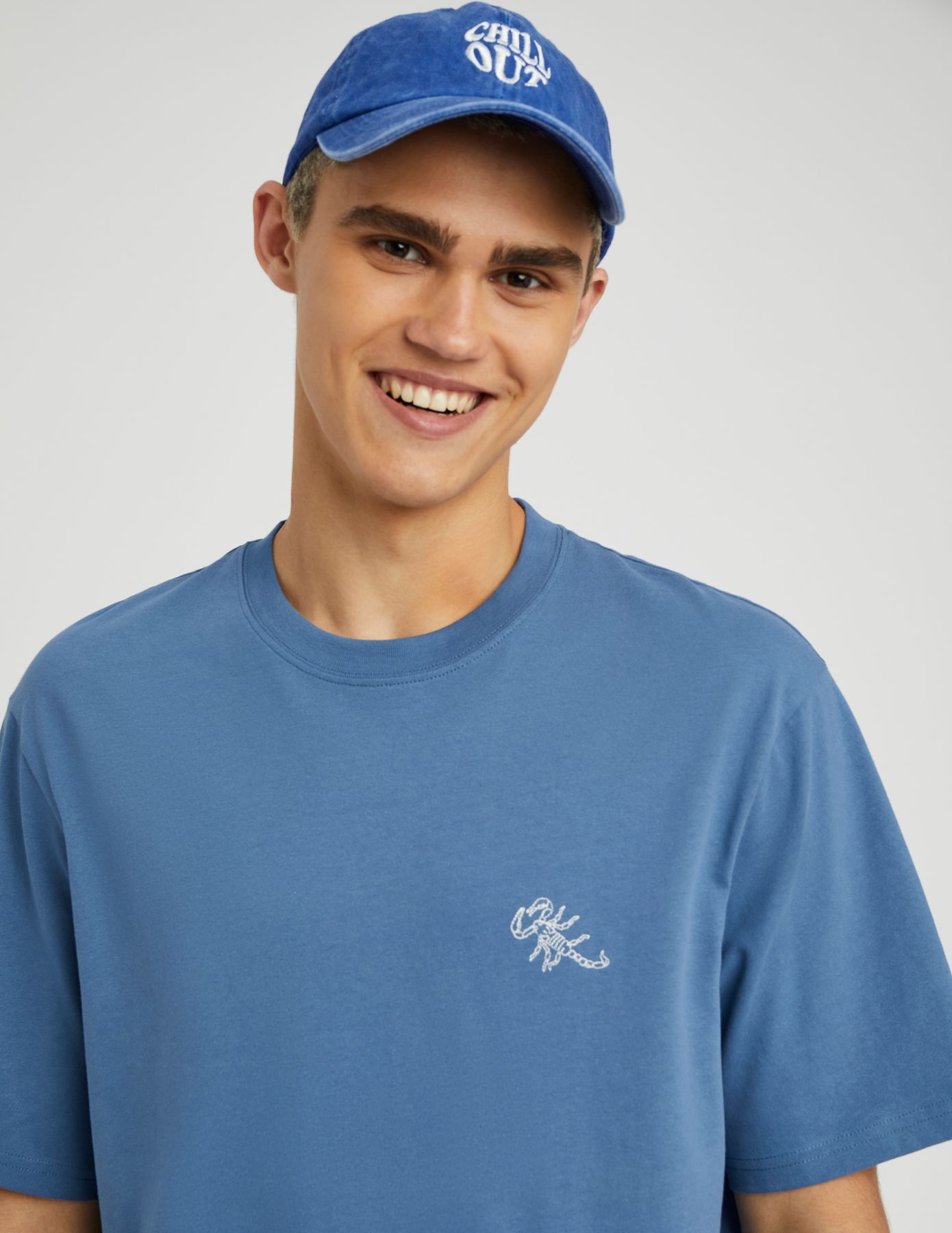 T-shirt broderie poitrine