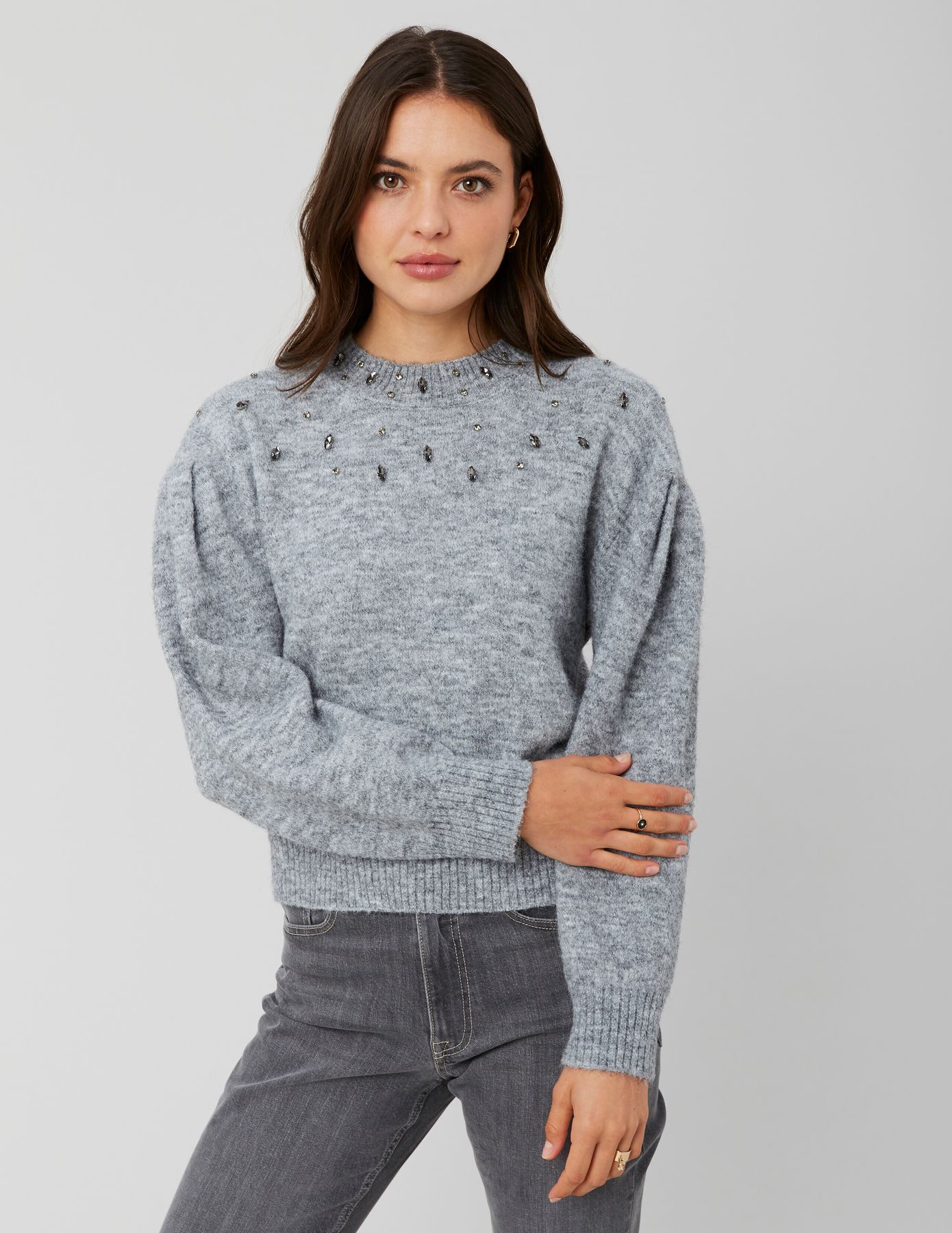 Pull col montant bijoux