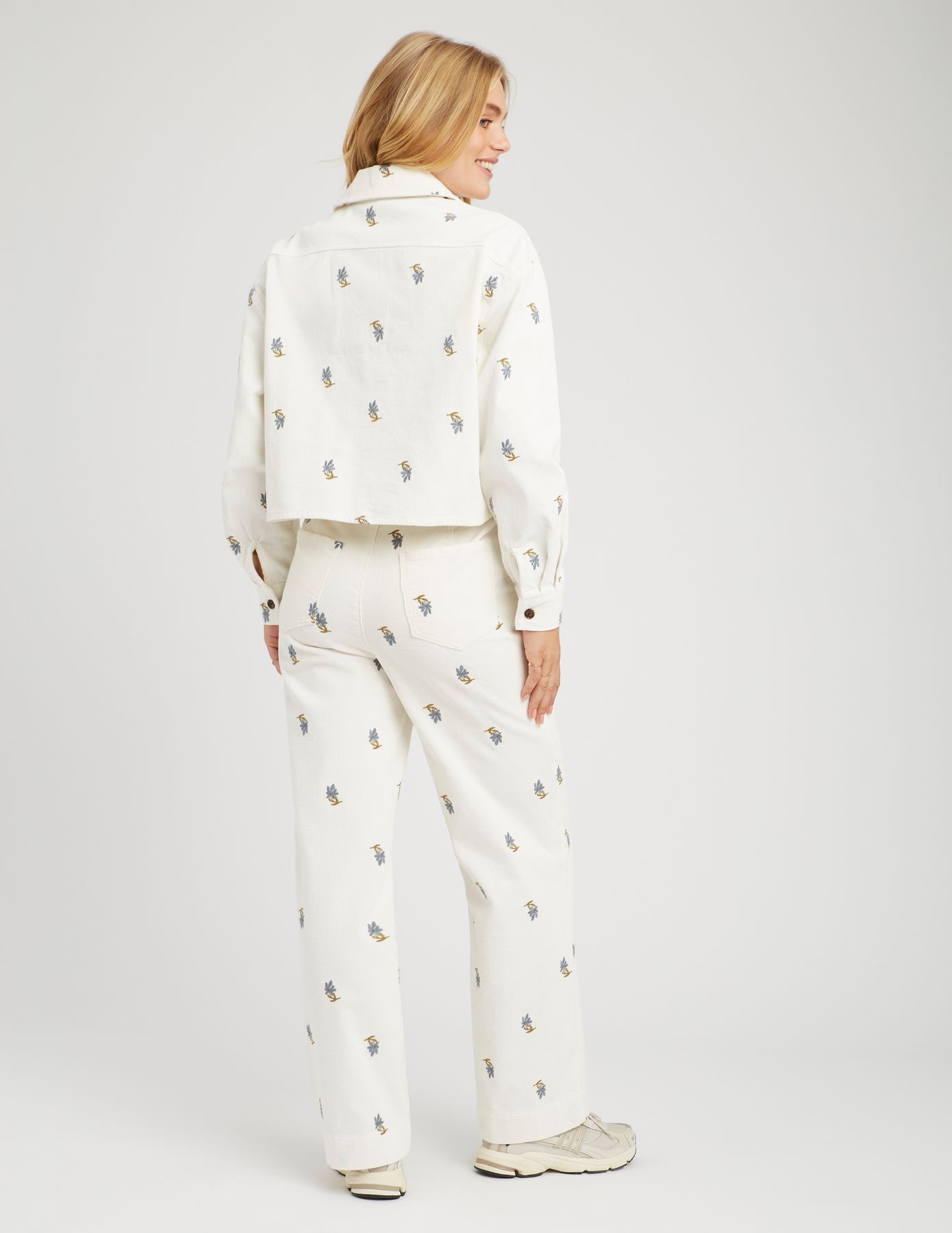 Surchemise velours brod&eacute;e