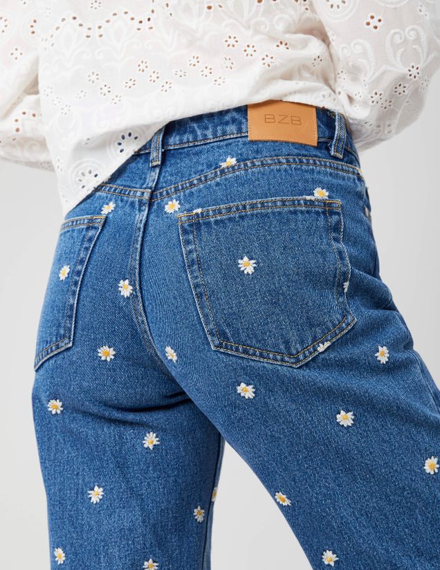Jean straight brod&eacute; fleurs