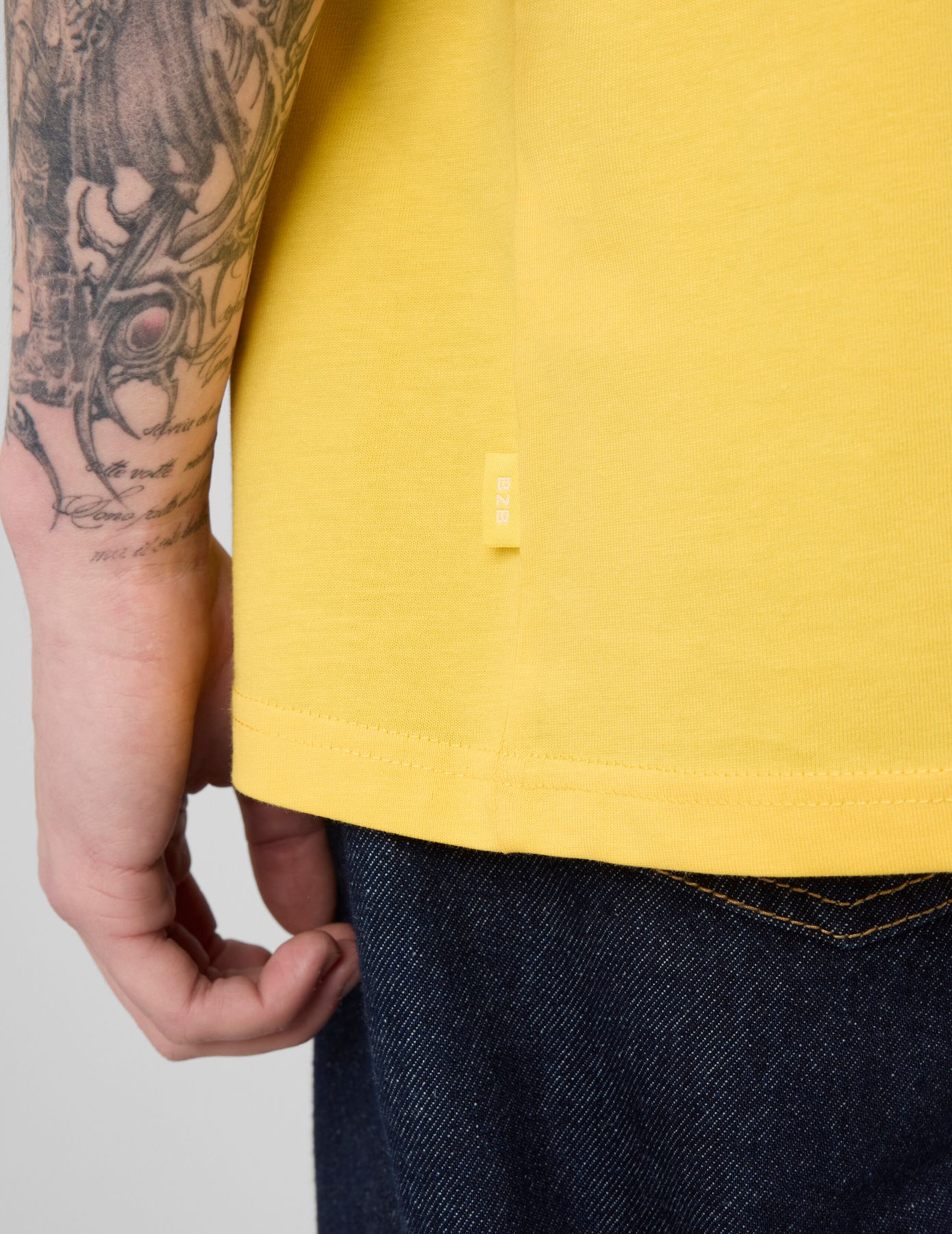 T-shirt broderie poitrine