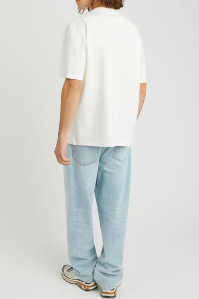 T-shirt &eacute;tiquette centr&eacute;e