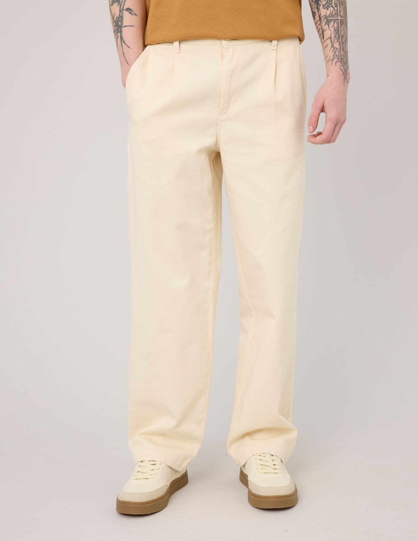 Pantalon droit &agrave; pinces