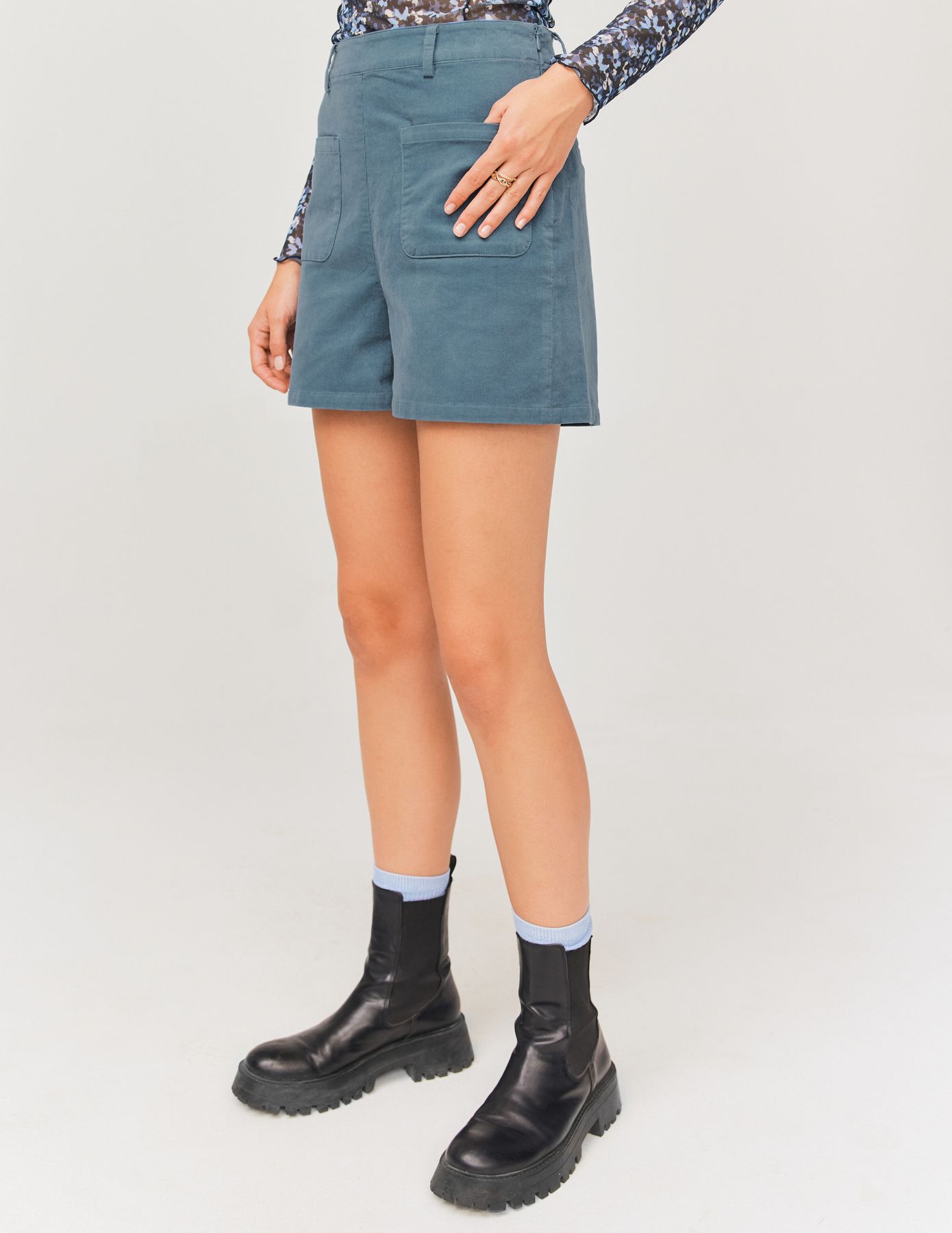 Short en velours à poches