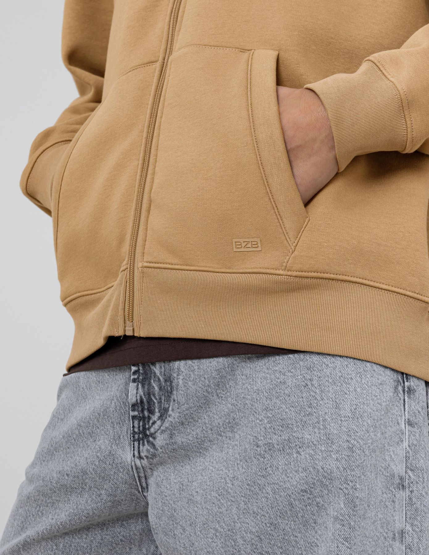 Sweat zipp&eacute; &agrave; capuche