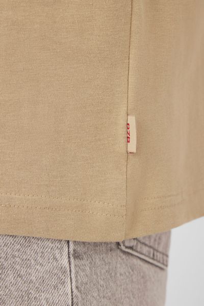 T-shirt broderie poitrine