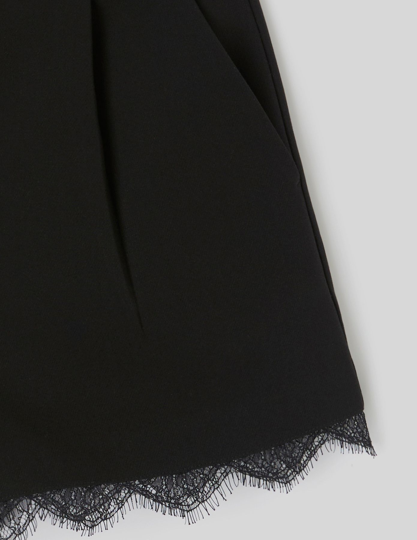 Short court city dentelle